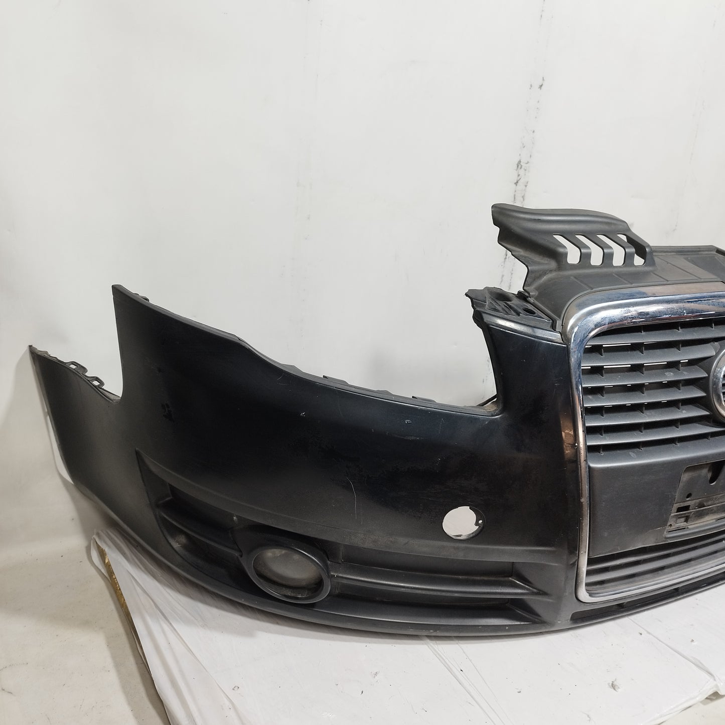 Paraurti anteriore nero Audi A4 B7 2004-2008 cod: 8e0807233e ecoAC15522