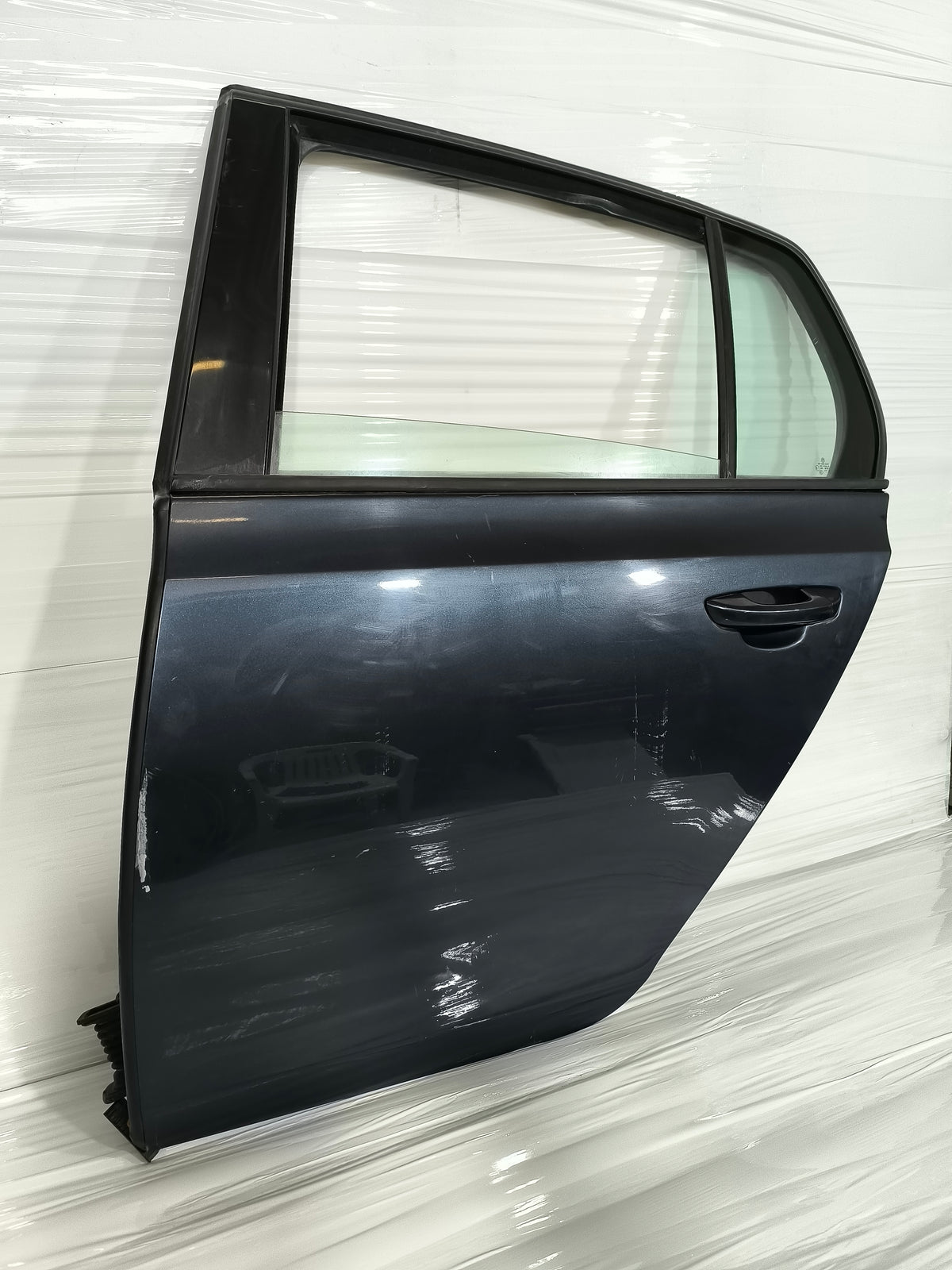 Sportello posteriore sx grigio scuro / blu Volkswagen Golf VI (5K1) anno 2008-2012 ecoAG9737