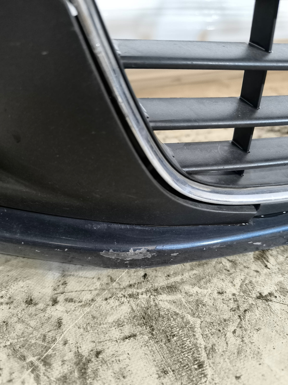 Paraurti anteriore grigio scuro / blu Volkswagen Golf VI (5K1) anno 2008-2012 ecoAG9736