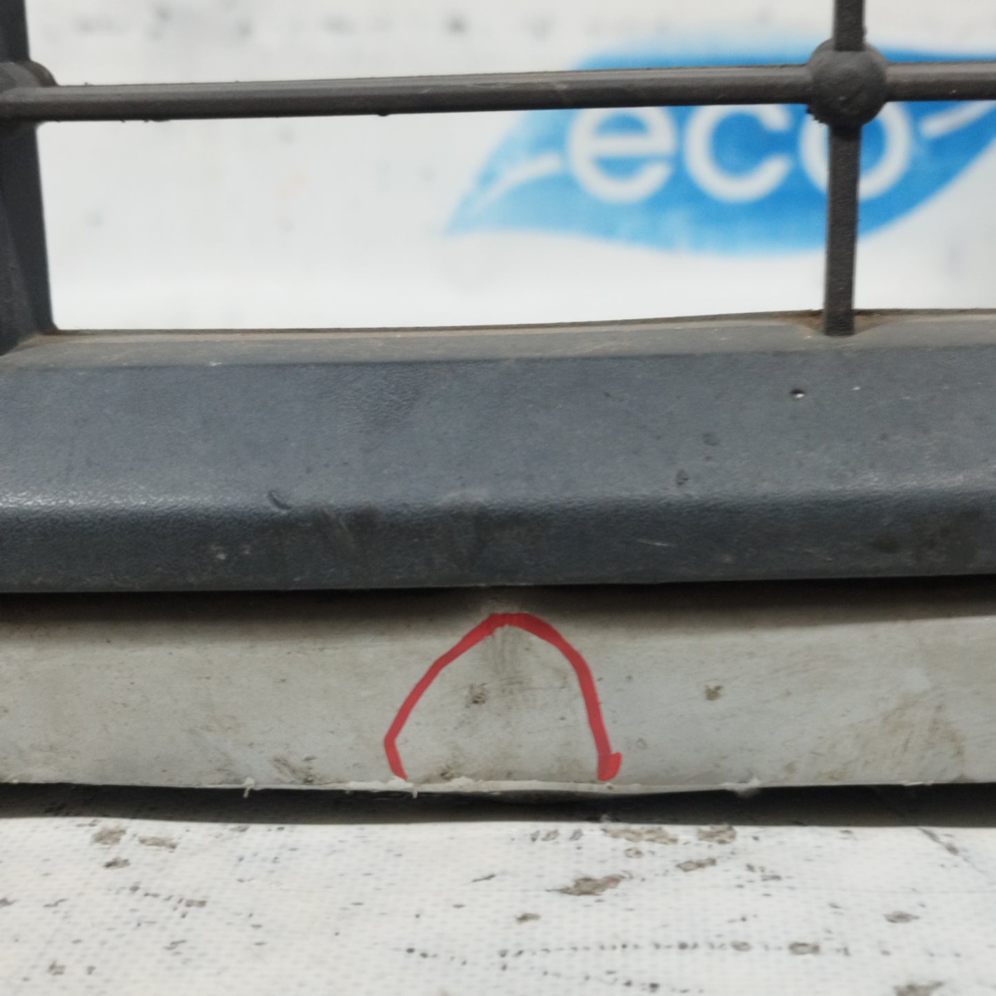 Paraurti anteriore grigio  Ford Focus 2009 ecoAC9944