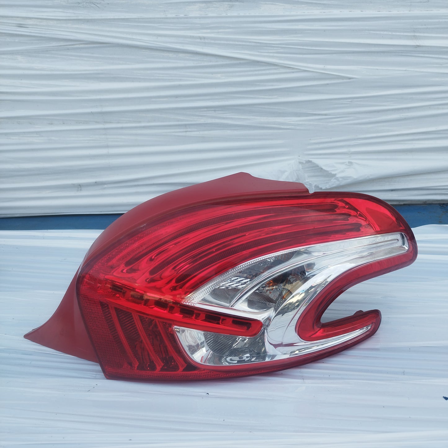 Fanale posteriore dx Peugeot 208 2014 cod: 9672628380-02 ecoDM200