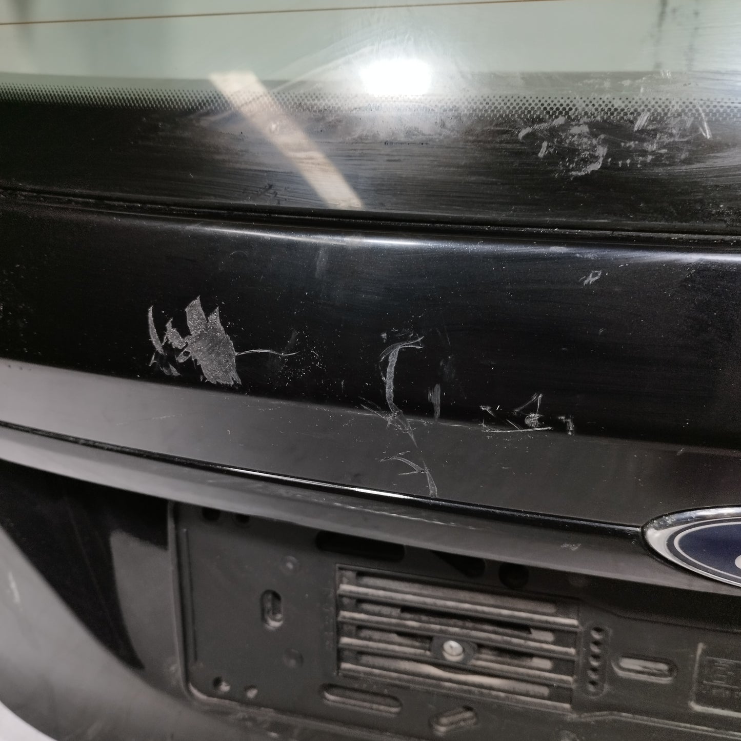 Black tailgate Ford Fiesta 2010 ecoAC4928