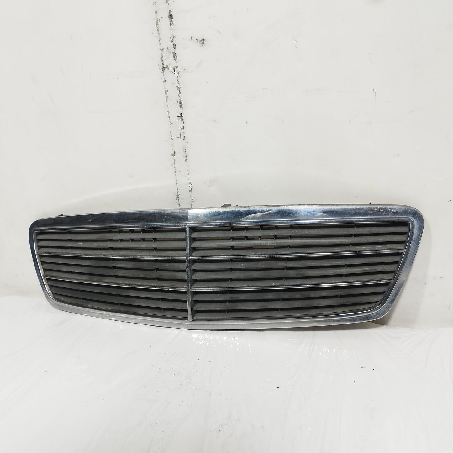Mascherina centrale anteriore Mercedes Classe C W203 2000-2004 cod: A2038800483 ecoAC15624