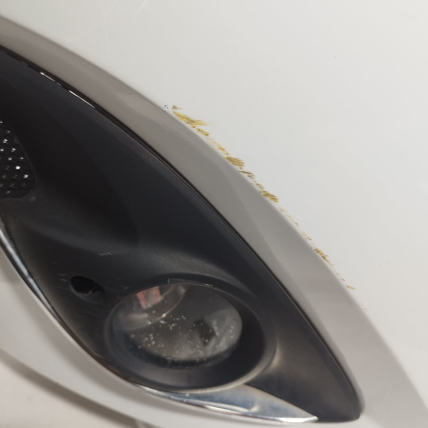 Paraurti anteriore bianco Opel Corsa D 2012 ecoAC13004