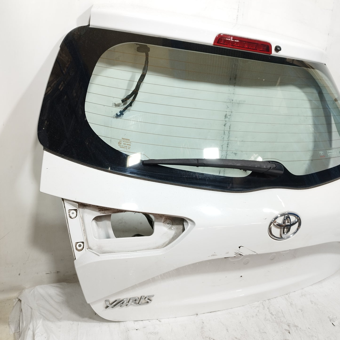 Portellone bianco Toyota Yaris III (XP130) 2017-2020 Restyling ecoAC16570