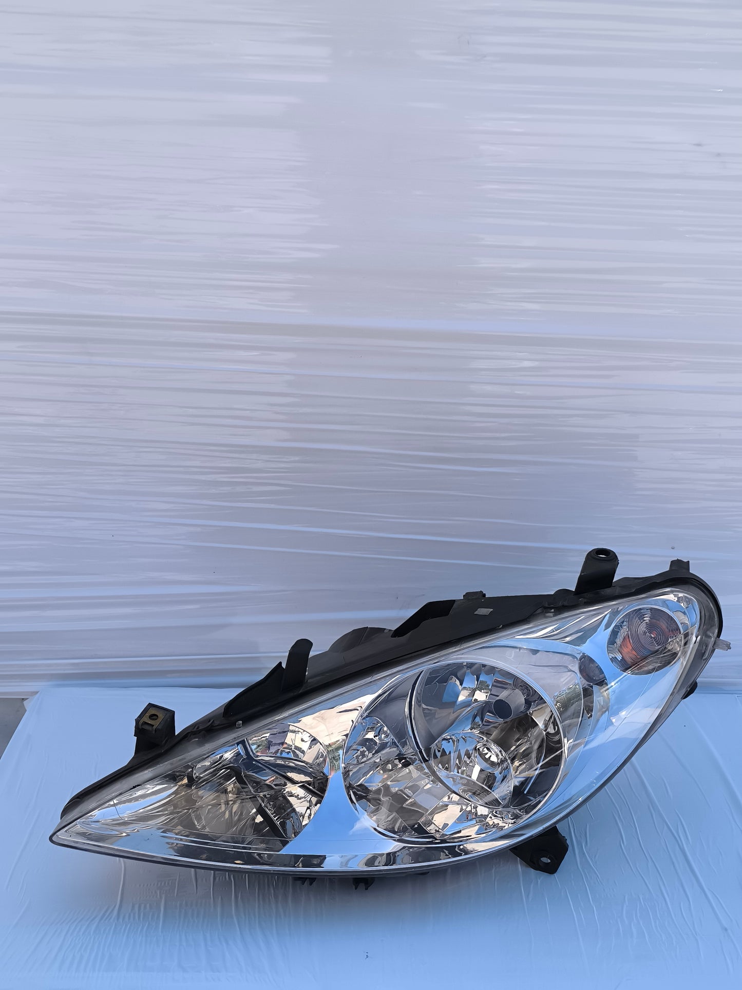 Fanale anteriore sx Peugeot 307 anno 2001-2005 ecoAG8410