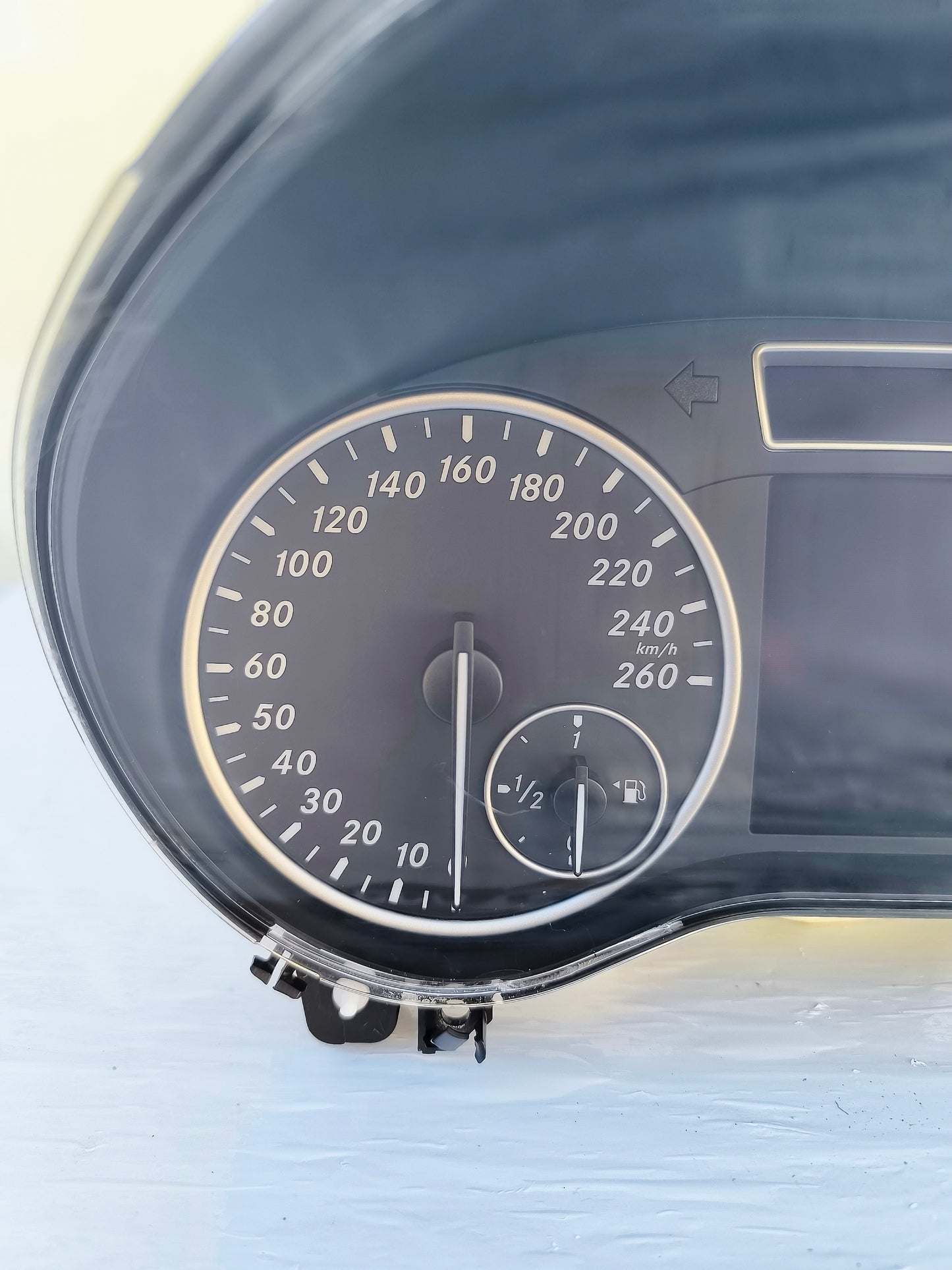 Mercedes A-Class w176 180CDI Instrument Cluster code: A1769009300 ecoAG5974