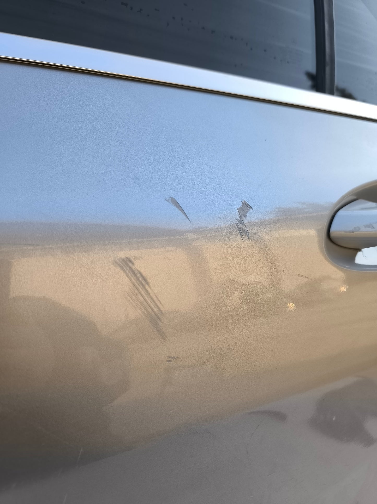 Mercedes A-Klasse W176, silbergraue hintere linke Tür, Delle und diverse Kratzer, ecoAG697