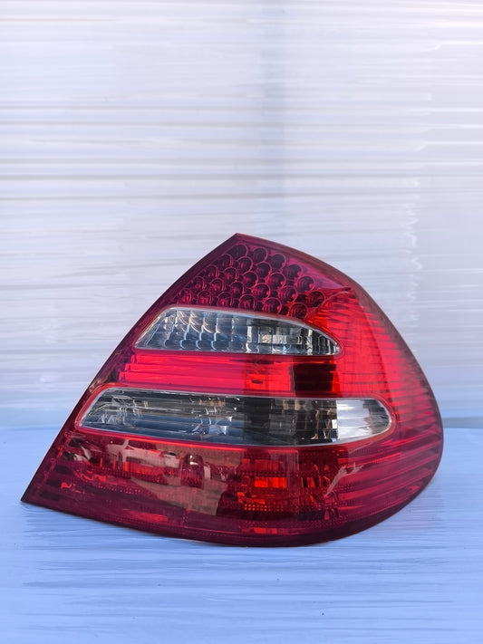 Fanale posteriore dx Mercedes Classe E W211 anno 2007 cod: A2118200664 ecoAG8110