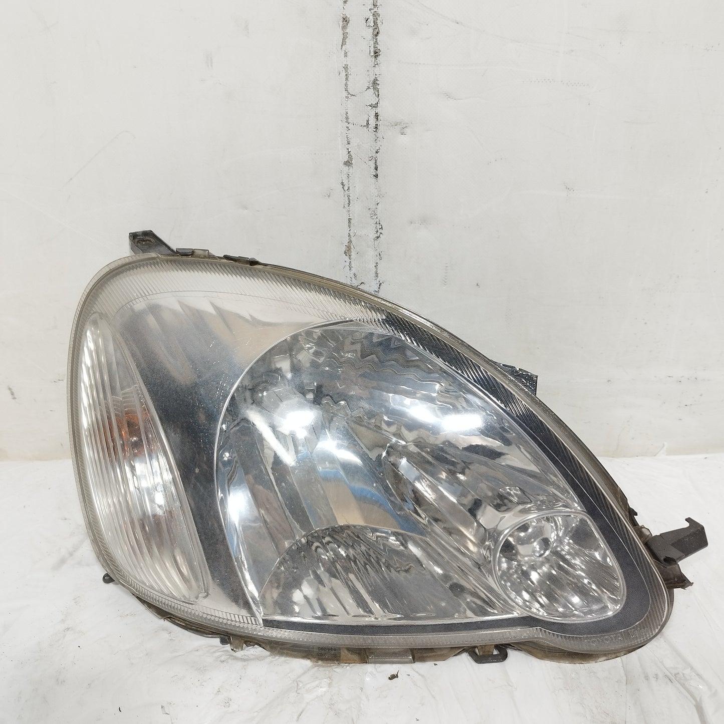 Fanale anteriore dx Toyota Yaris 2003-2005 Restyling cod: 89008657 ecoAC16717