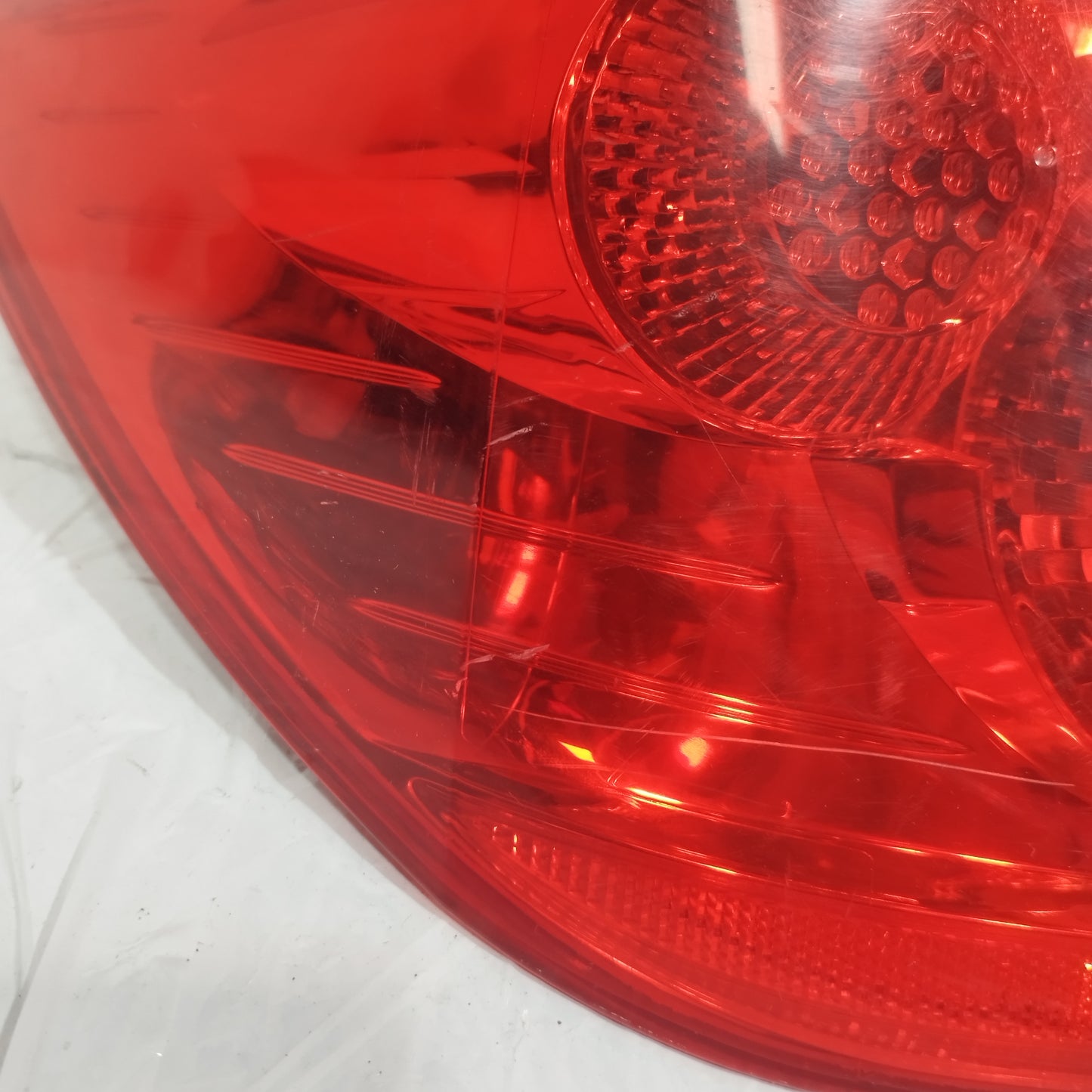 Linke Rückleuchte Peugeot 307 2007 Code: 557676 ecoAC13568