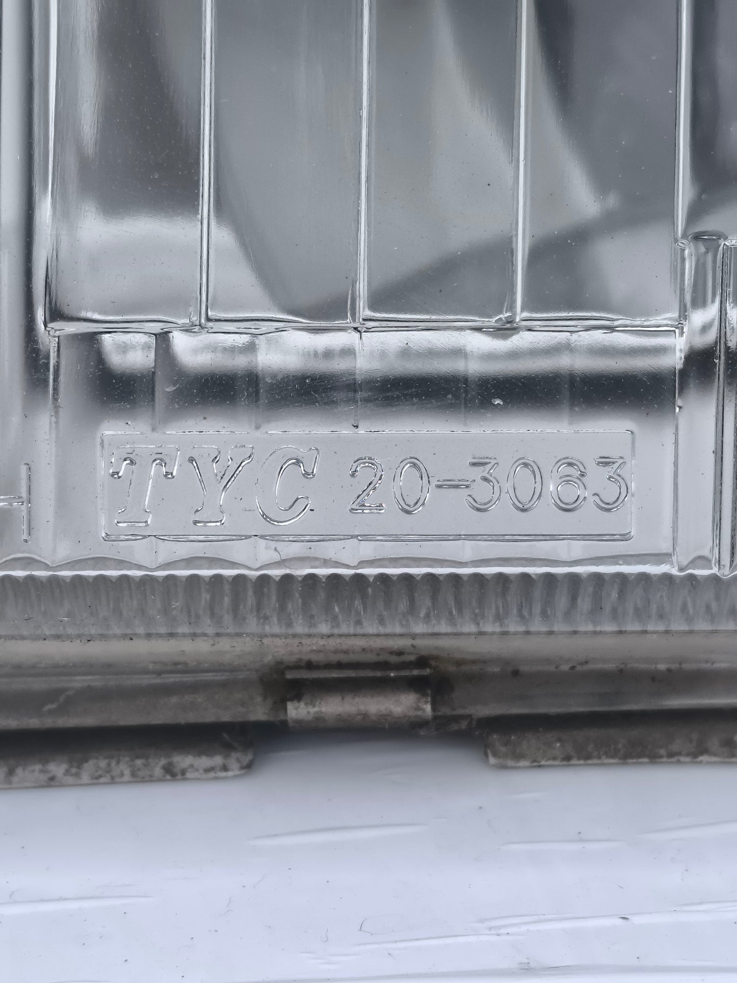 Fanale anteriore sx Suzuki Vitara anno 1992 marca TYC ecoAG7651