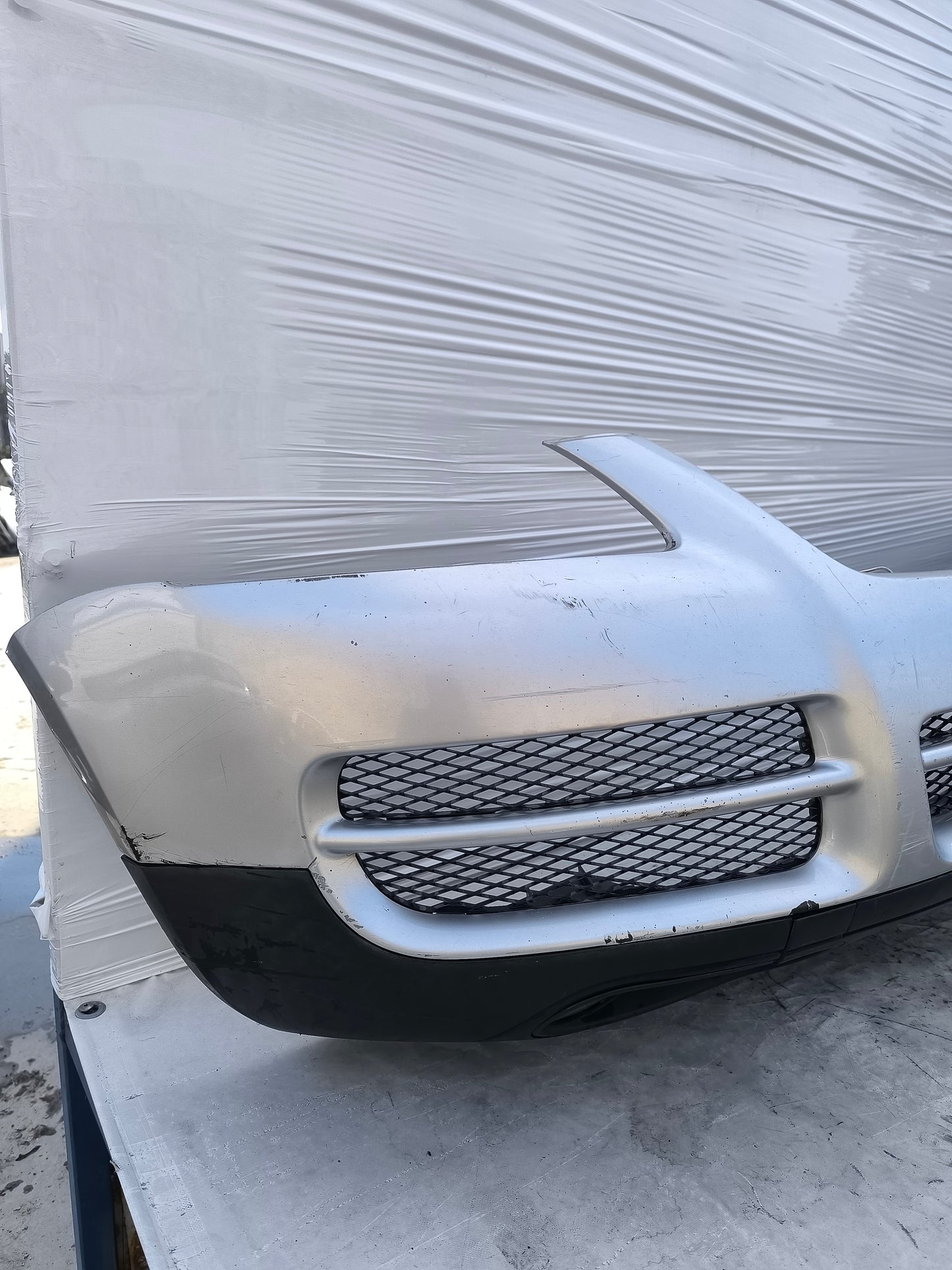 Paraurti anteriore Volkswagen Touareg anno 2007 grigio argento ecoAG8174