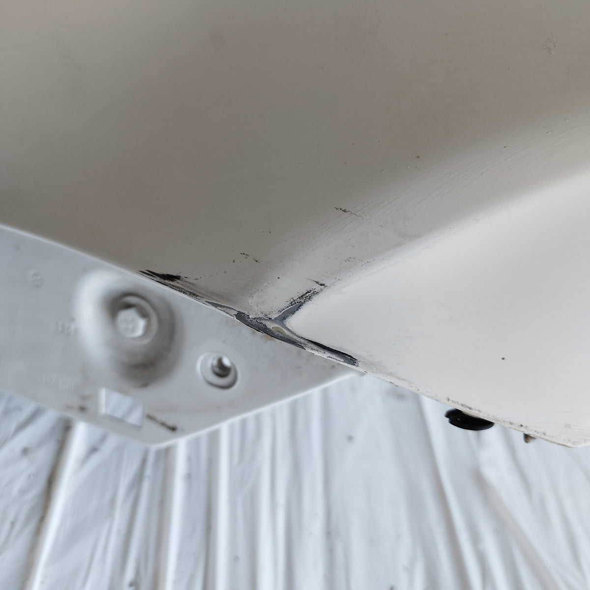 Parafango anteriore sx bianco Volkswagen Polo (6R / 6C) 2009-2017 ecoAC17279