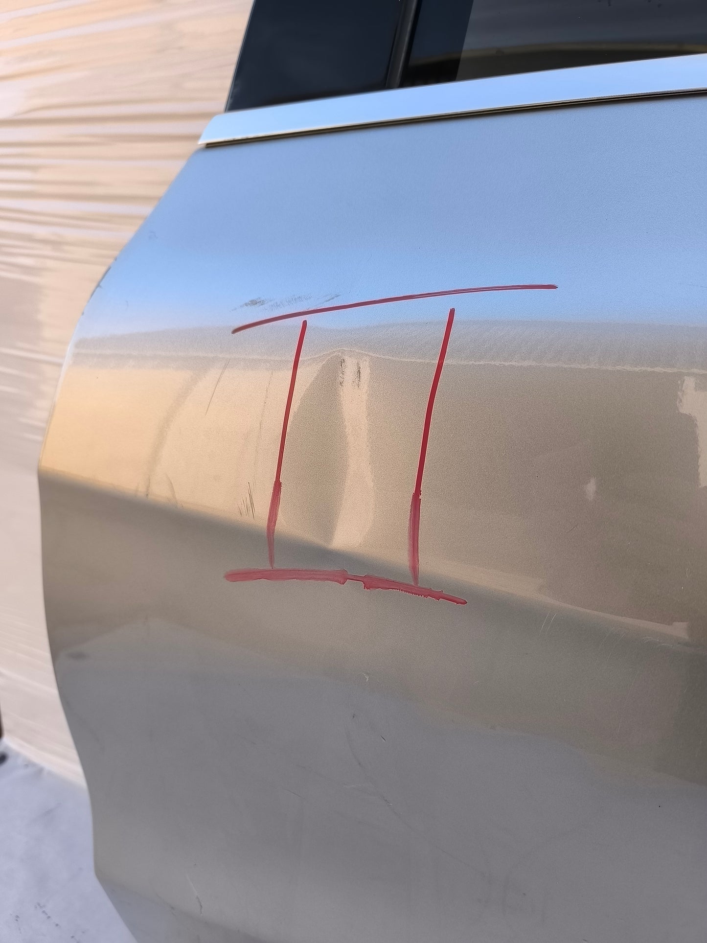 Mercedes A-Klasse W176, silbergraue hintere linke Tür, Delle und diverse Kratzer, ecoAG697