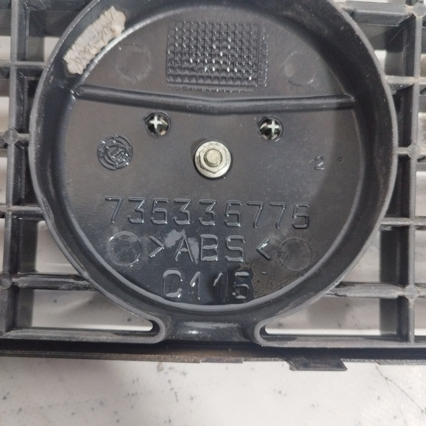 Zentraler Kühlergrillcode des Fiat Grande Punto 2008: 735335775 ecoAC8506