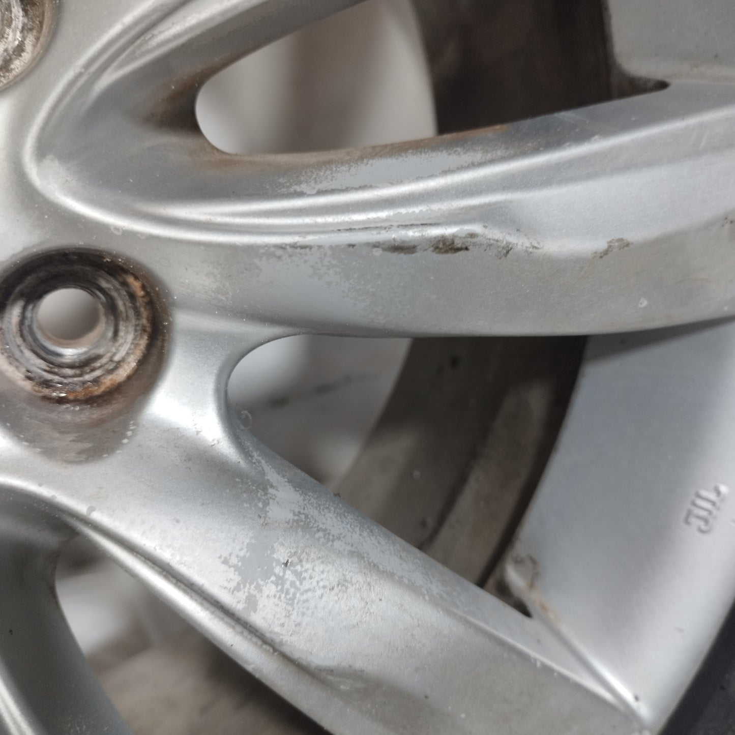 Alloy Wheels with Tires Kia Sorento 2012 ecoAC11656