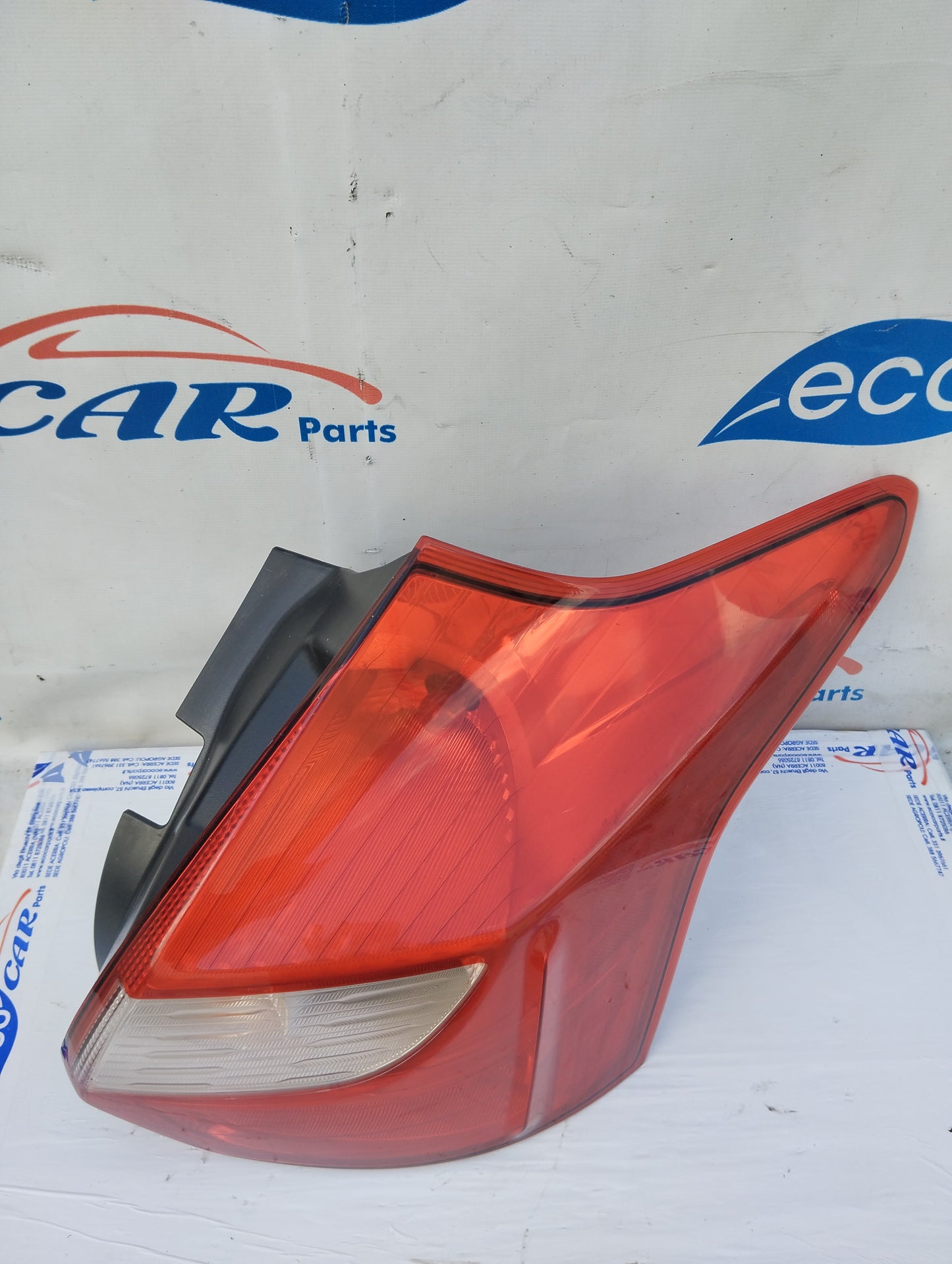 Ford Focus 2011 ecoAG5671 right rear light