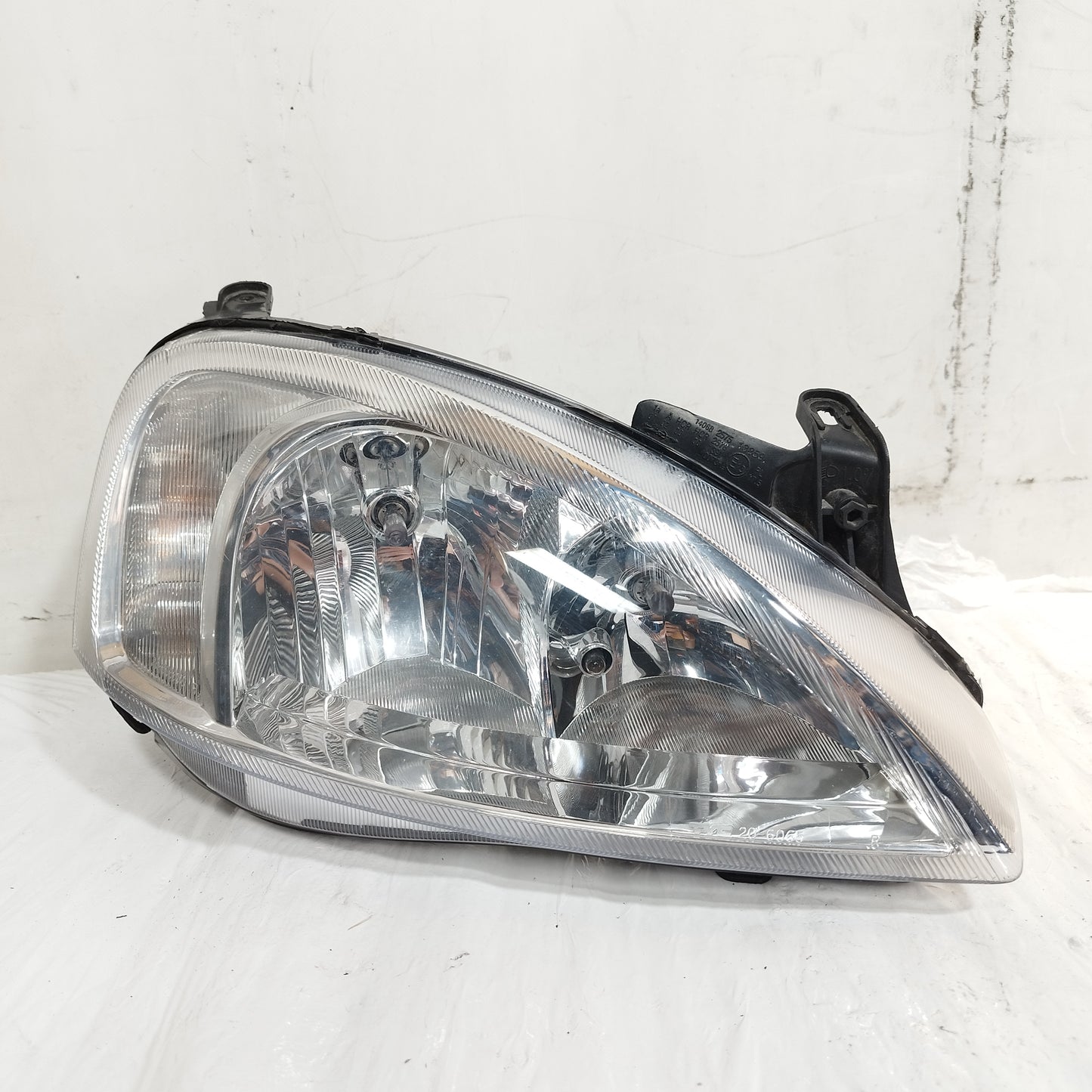 Fanale anteriore dx Opel Corsa C (X01) 2003-2005 TYC cod: 20-6065 ecoAC16559