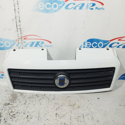 Weißer Kühlergrill Fiat Doblo 2006 ecoAC8926