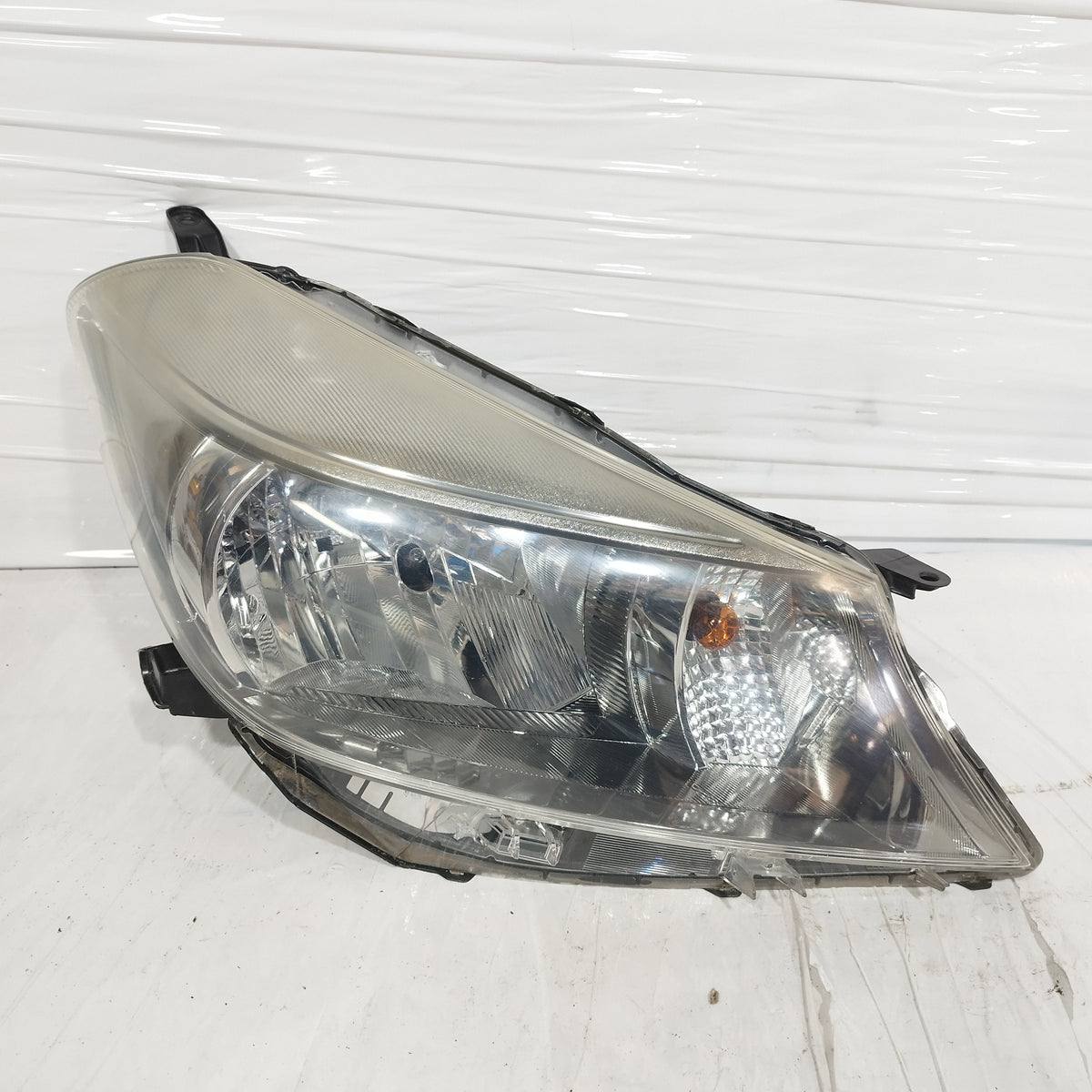Fanale anteriore dx Toyota Yaris anno 2014 ecoAG7569