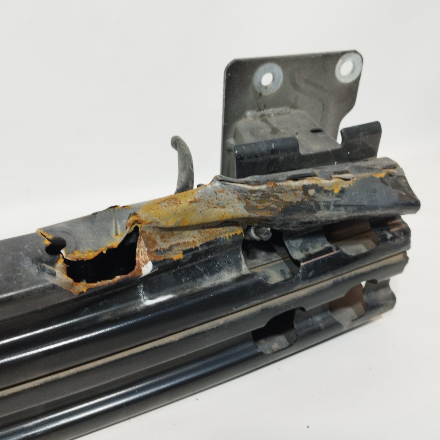 Front bumper reinforcement with parking control unit Nissan Micra K14 2017 ecoAC11558