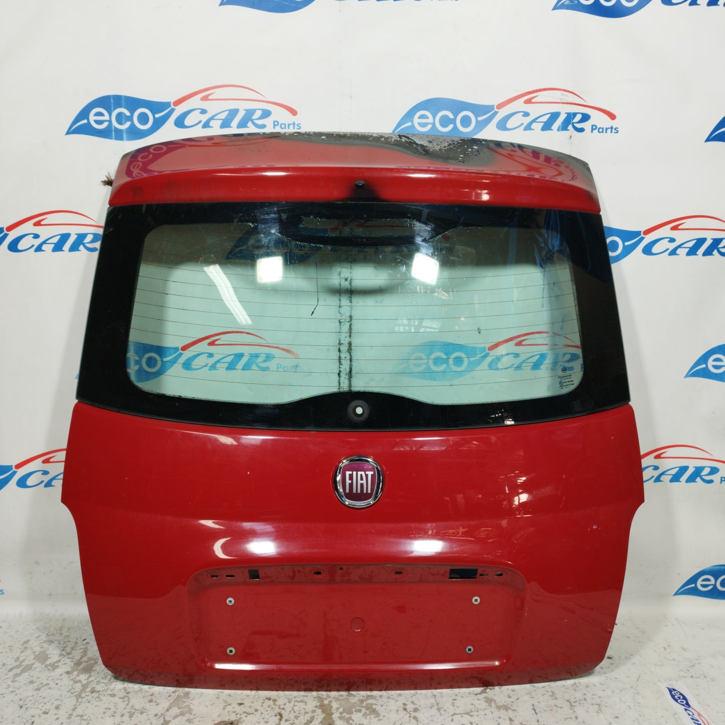 Red tailgate Fiat 500 2019 ecoAC4108