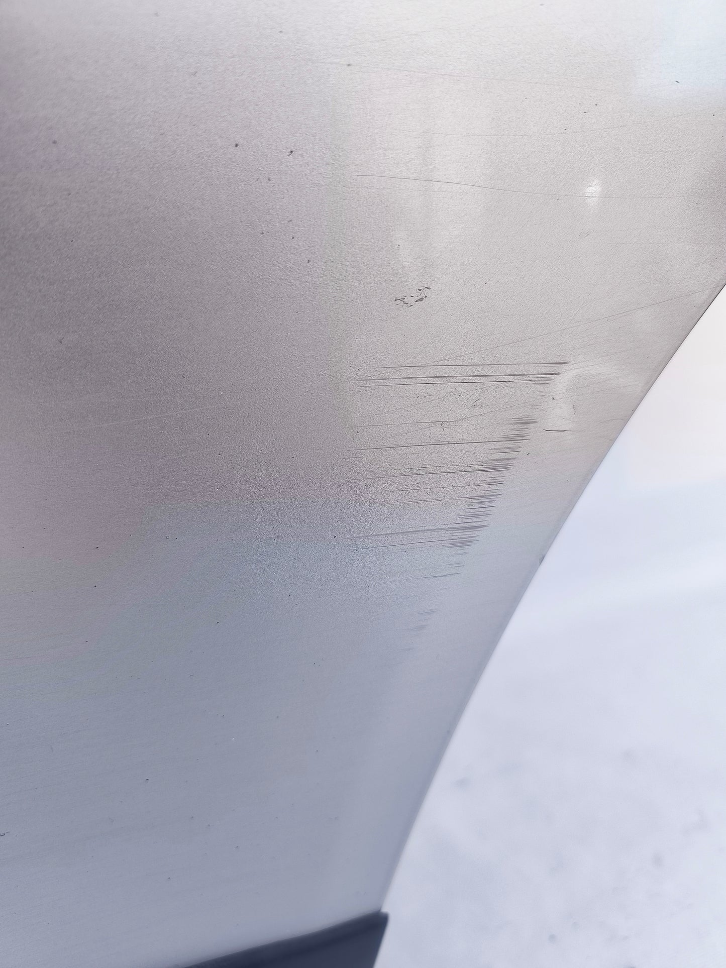 Left rear door Kia Sorento year 2012 silver gray has scratches ecoAG6938