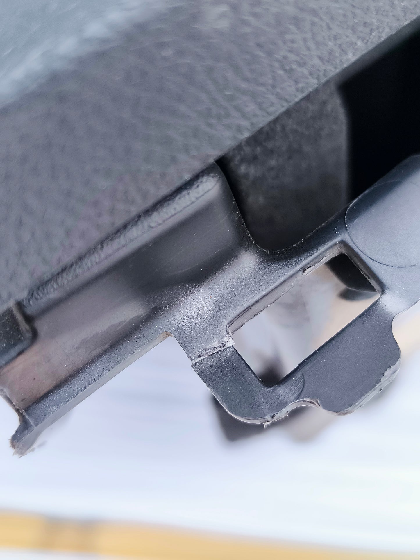 Mercedes AW-Class 176 glove box has scratches and a damaged latch ecoAG7151