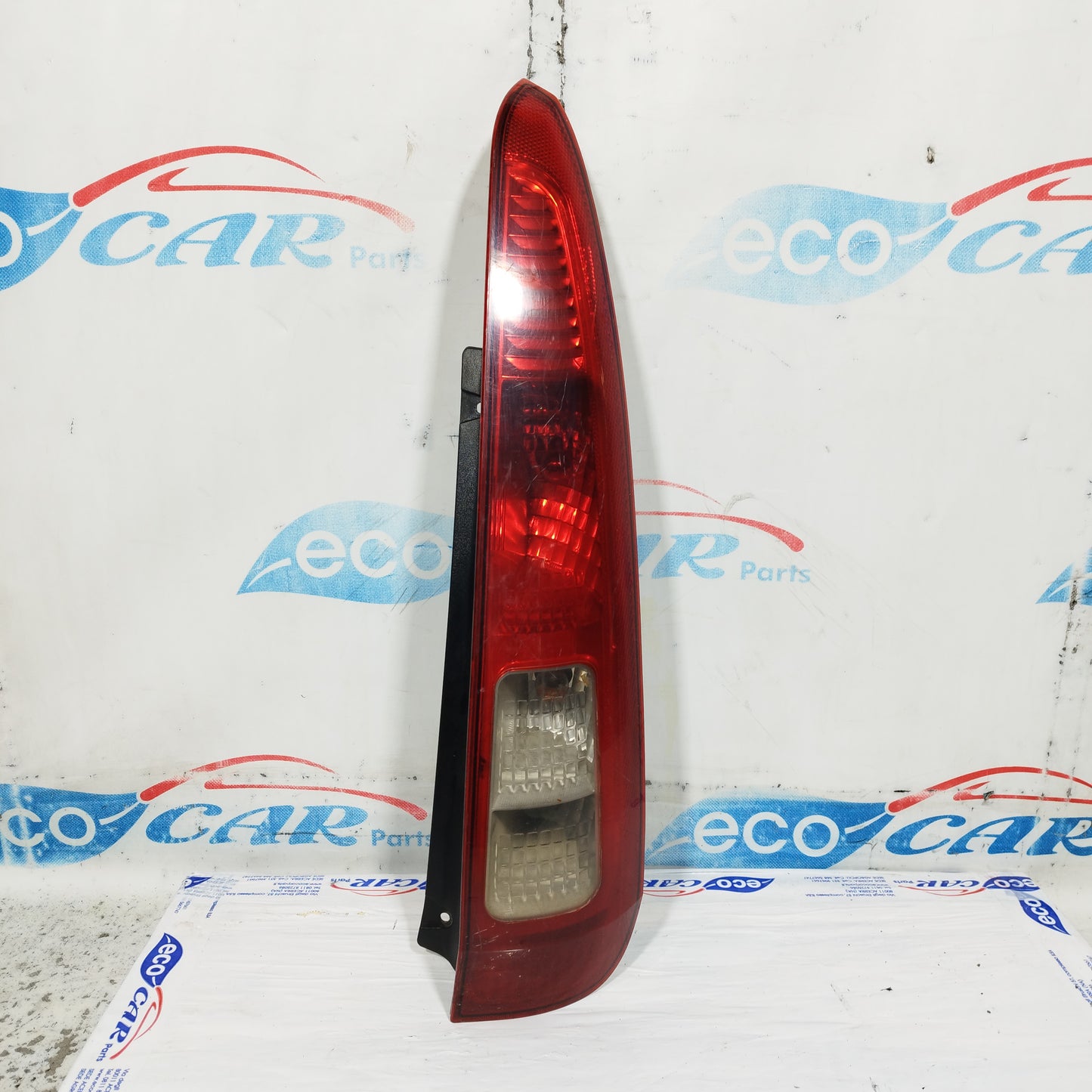 Ford Fusion 2004 ecoAC10648 Right Rear Light
