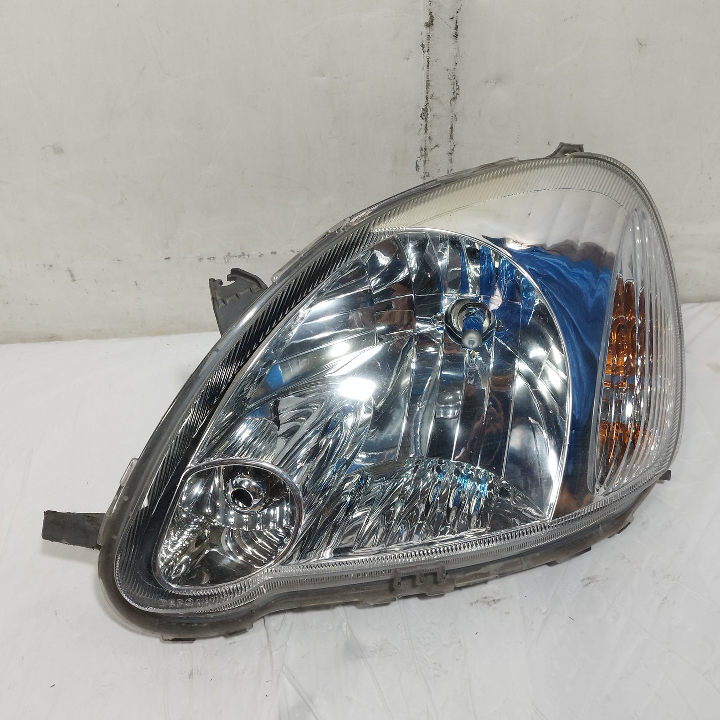 Fanale anteriore sx Toyota Yaris 2003-2005 Restyling DEPO cod: 08-212-11K8L ecoAC16421