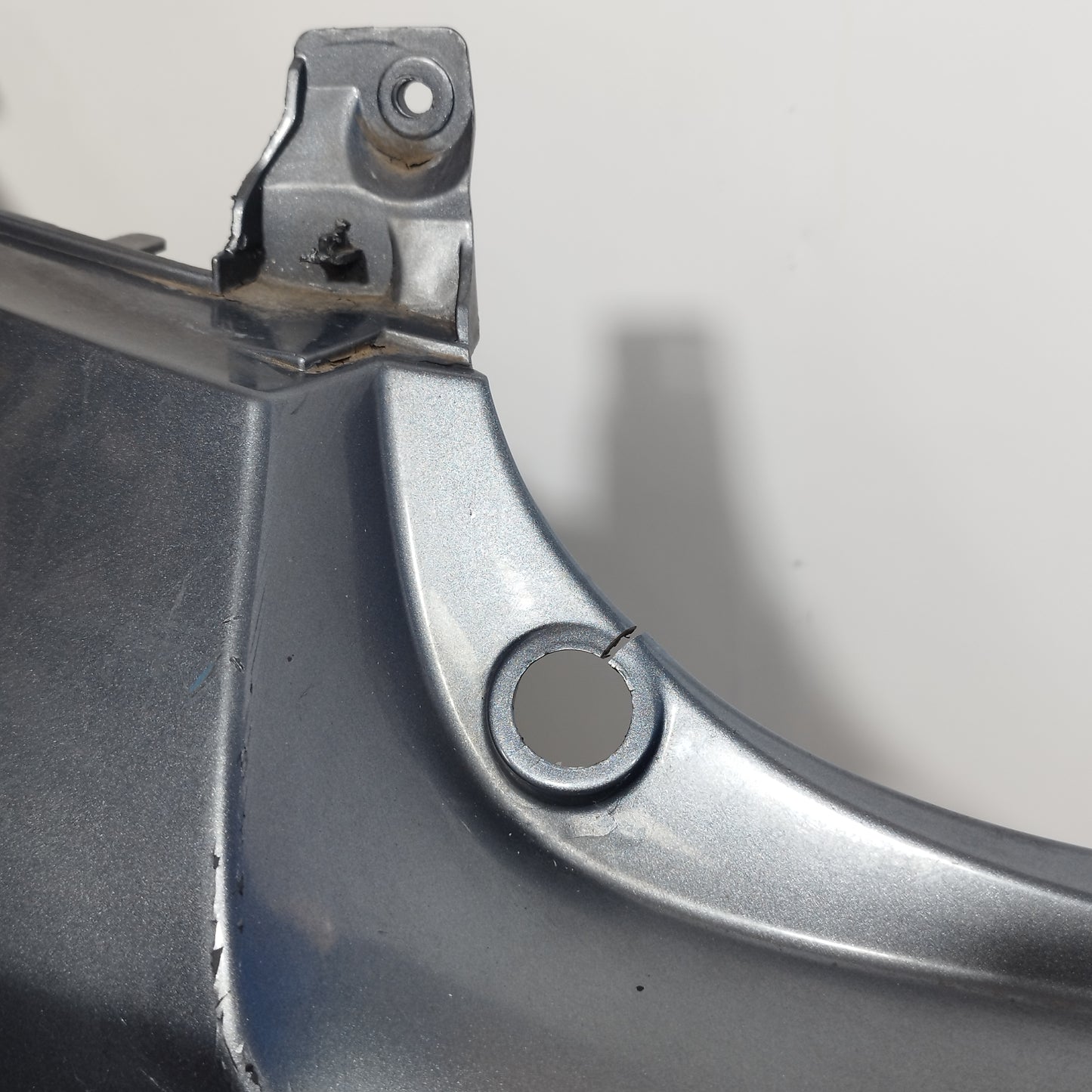 Paraurti posteriore grigio scuro Renault Clio 2010 ecoAC12639