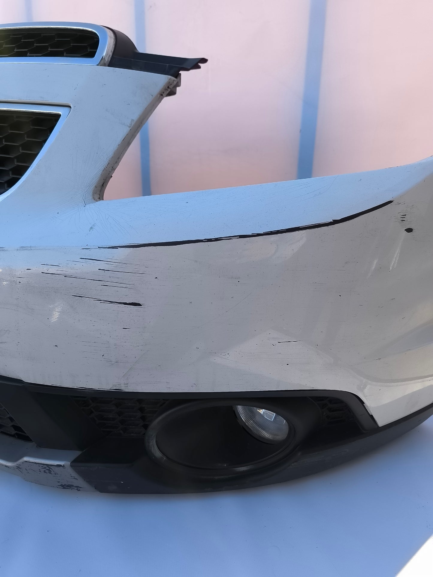 Weiße Frontpartie Chevrolet Orlando Baujahr 2015 ecoAG6473