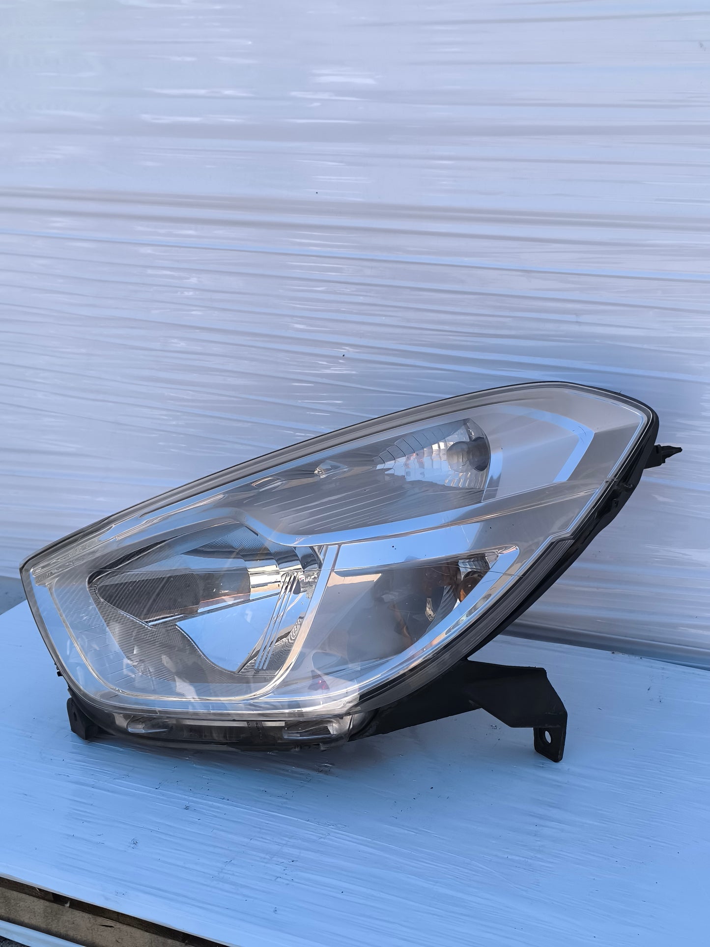 Fanale anteriore sx Dacia Dokker anno 2012-2021 cod: 260607950R ecoAG8385