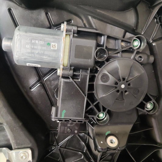 Alfa Romeo Stelvio ecoAG044 Front links Seitenverkleidungshalterung