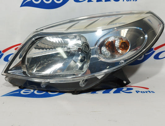 Fanale anteriore sx Dacia Sandero 2010 cod. 8200733878 ecoAC395