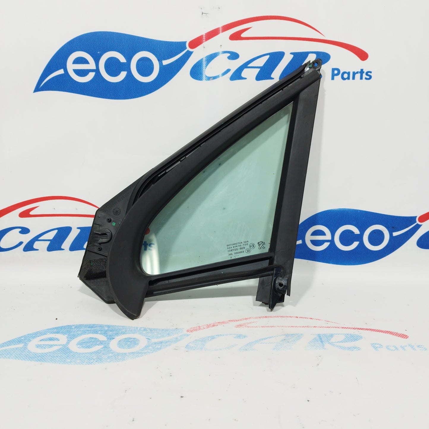 Front right fixed glass Peugeot 208 2015 ecoAC2662